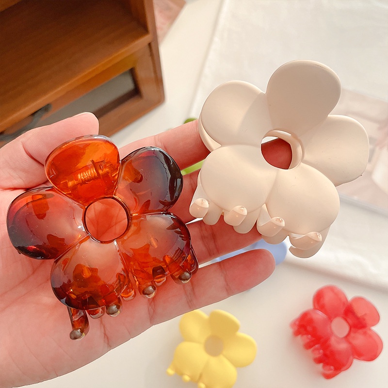 Kẹp tóc cánh hoa lớn phong cách màu sắc