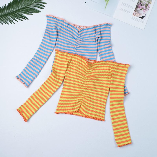 Áo len sọc trễ vai nhún ngực