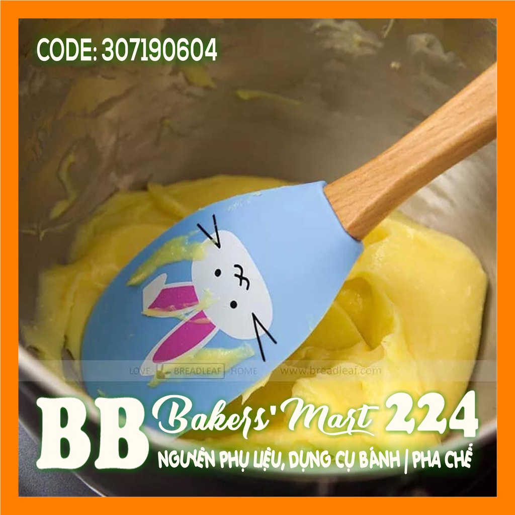 Cây vét bột spatula hiệu BreadLeaf XANH cán gỗ - Hình THỎ - 32cm