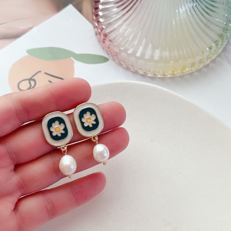 Bông Tai Hình Hoa Nho Tráng Men Đính Ngọc Trai Phong Cách Retro Cho Nữ