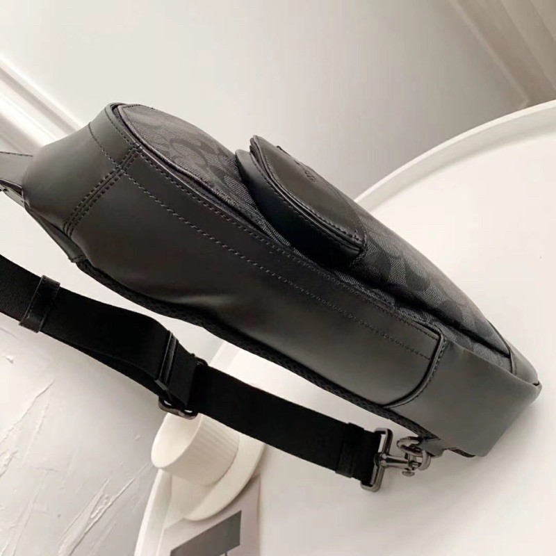 TÚI ĐEO CHÉO COACH BLACK MEN