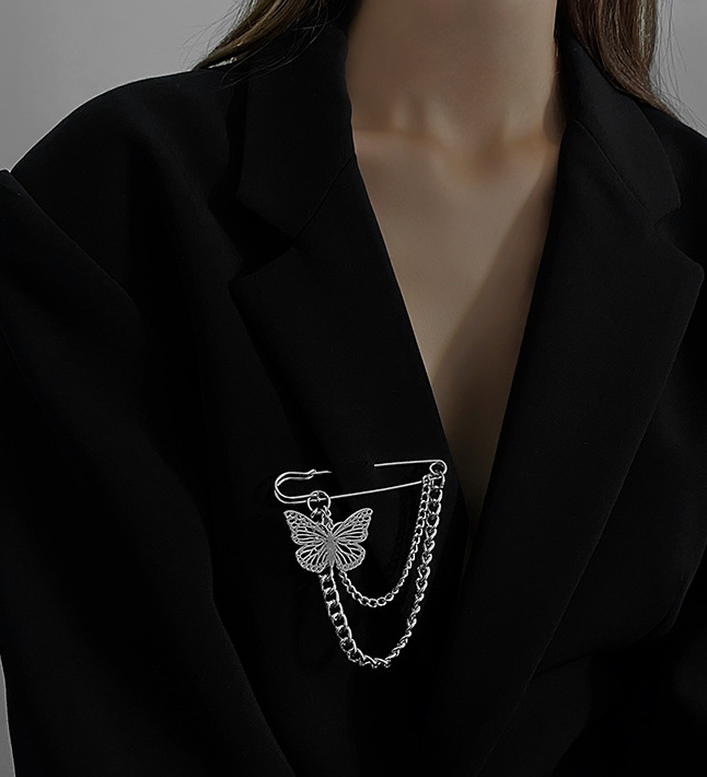 Ghim cài áo hình bươm bướm phối dây xích thời trang cho nữ