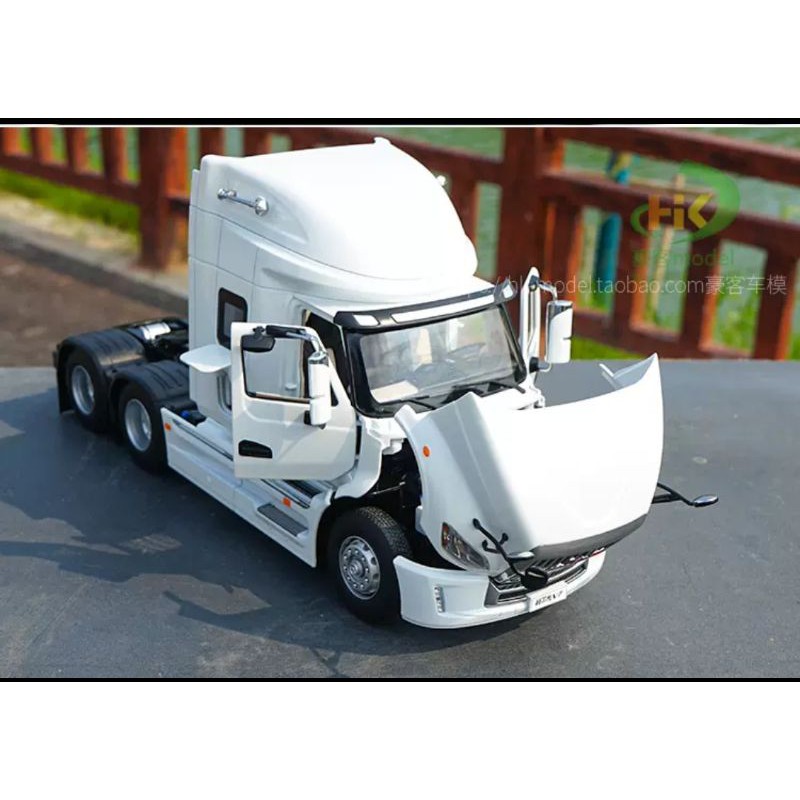 Xe mô hình đầu kéo container JAC V7 Kim loại 1:24