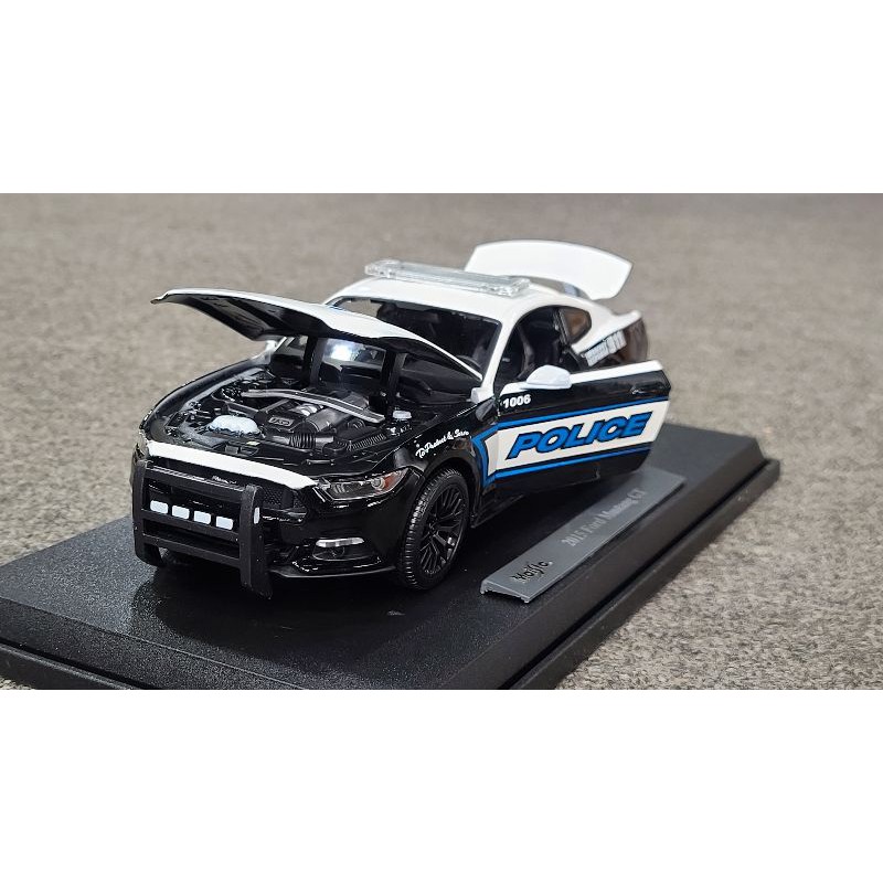 Xe Mô Hình  Ford Mustang Police Car 2015 Tỉ lệ : 1:18 Hãng sản xuất : Maisto