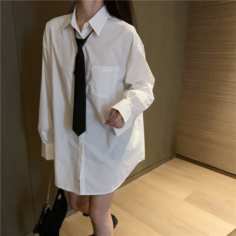 Áo sơ mi dài tay nữ màu trắng túi ngực phom rộng freesize dáng suông chất đũi mềm mát ulzzang