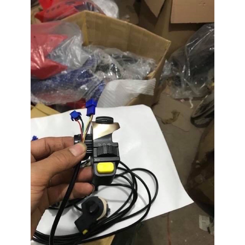 Cụm công tắc đèn, còi xi nhan 133