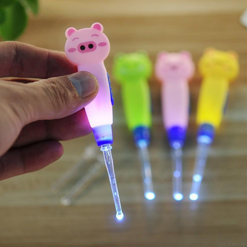 Bơm tiêm vệ sinh tai có đèn LED độc đáo