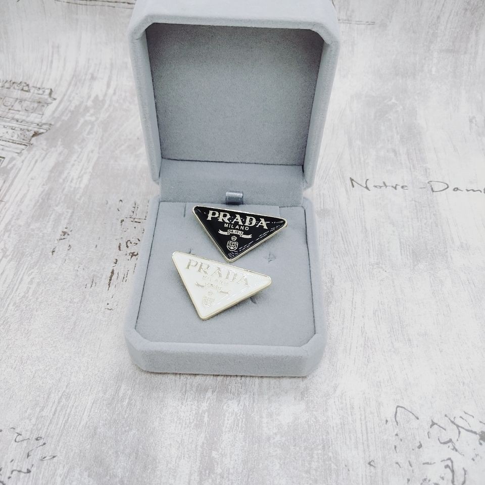 Ghim Cài Áo Kim Loại Hình Tam Giác Ngược Hàng Mới Phong Cách Âu Mỹ Mặc Thường Ngày