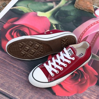 Giày Sneaker Cổ Thấp Màu Đỏ Mận Nữ