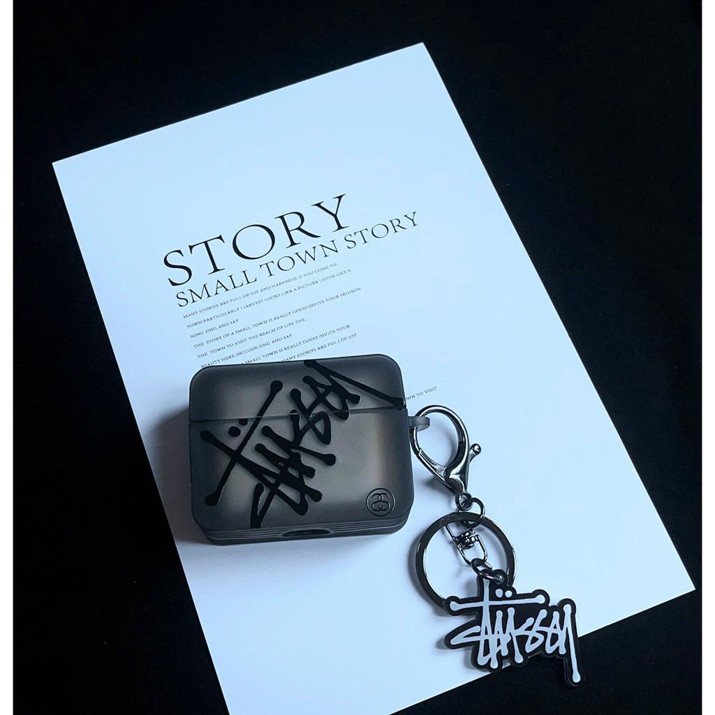 Vỏ Bảo Vệ Hộp Sạc Tai Nghe airpods 1 2 3 pro gen 2 Màu Đen In Logo Stussy Thời Trang Kèm Móc