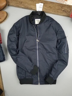 Áo gió Pull and Bear
