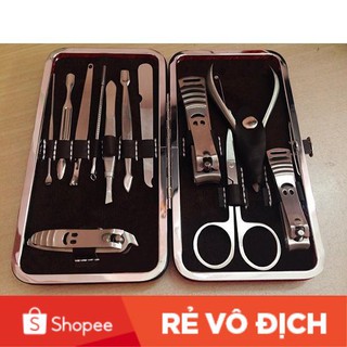 Bộ dụng cụ chăm sóc móng gồm 12 chi tiết.