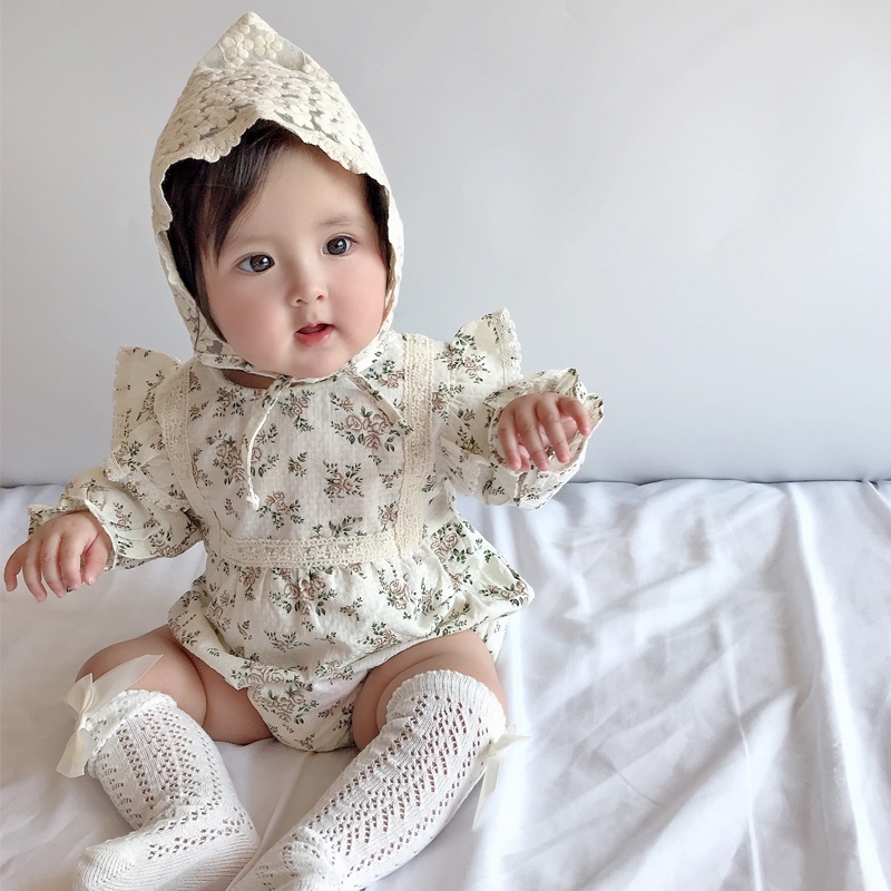 Áo liền quần dài tay họa tiết hoa và mũ ren cho bé gái sơ sinh