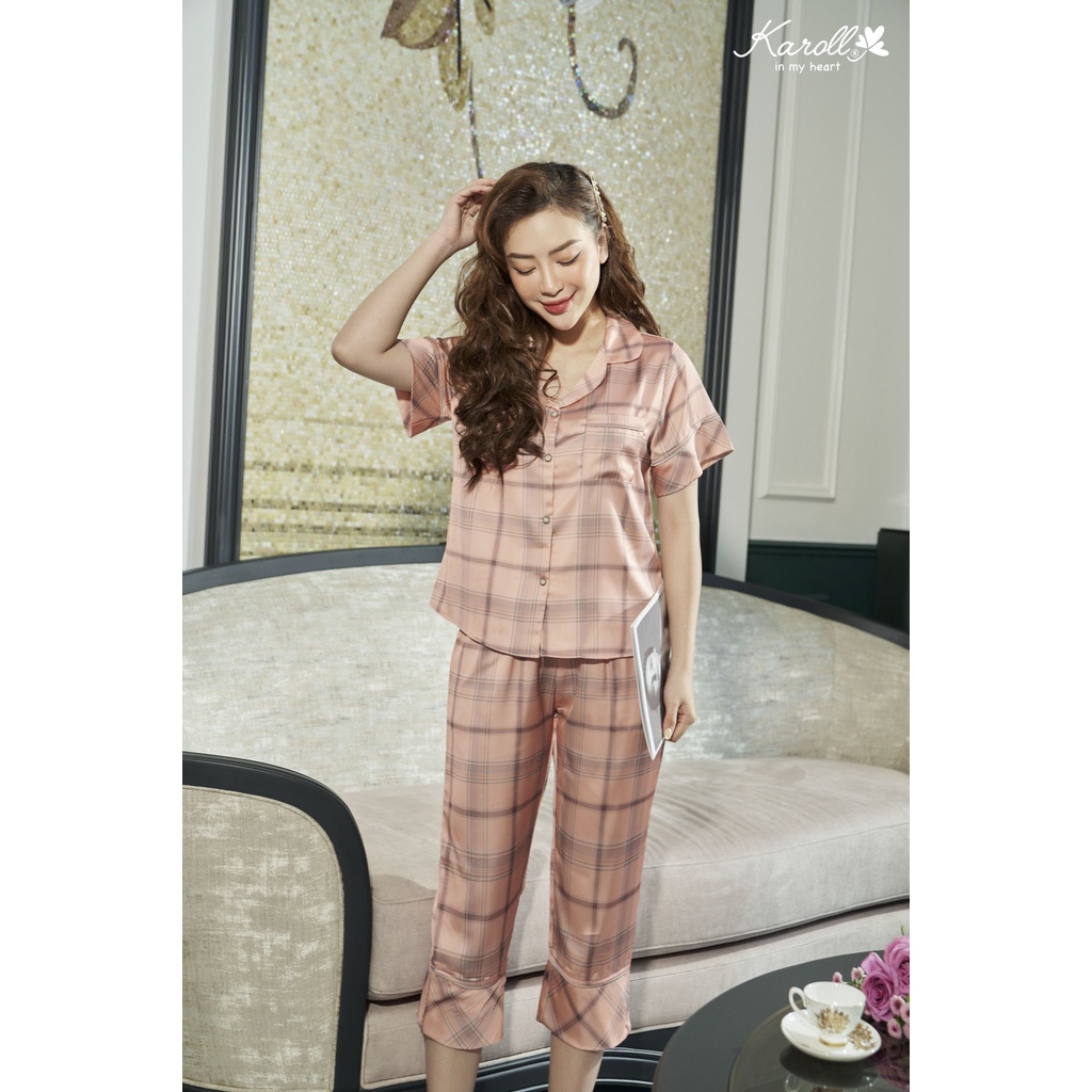 Bộ lụa luxury Karoll quần lửng họa tiết kẻ NH22.041