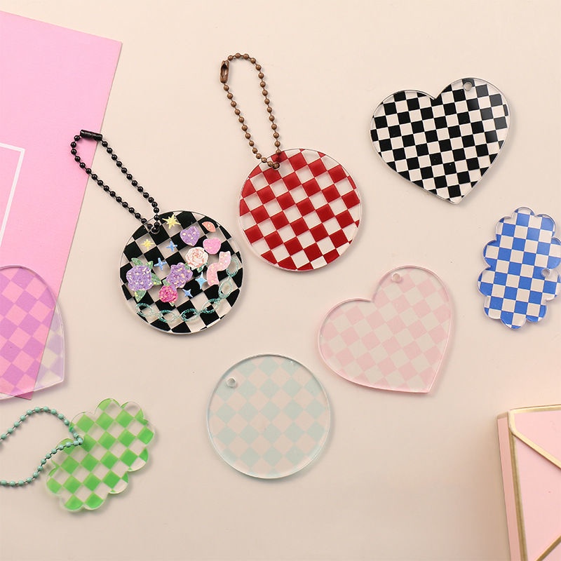 Móc Khóa Hình Chuck Trong Suốt Bằng Acrylic