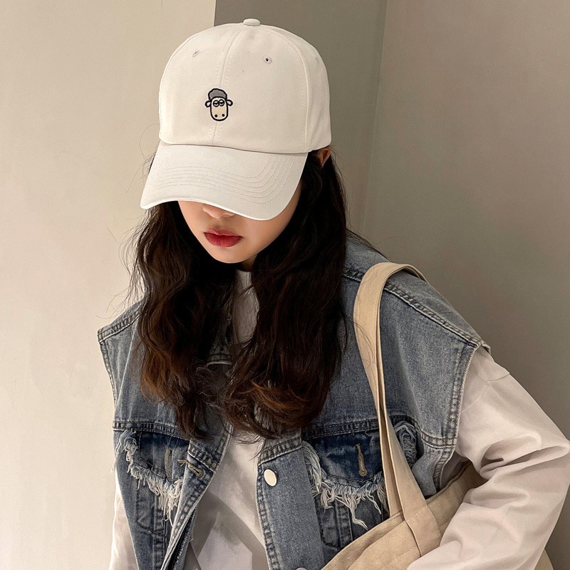 Mũ Lưỡi Trai Thêu Hình Cừu Màu Sắc Xinh Xắn