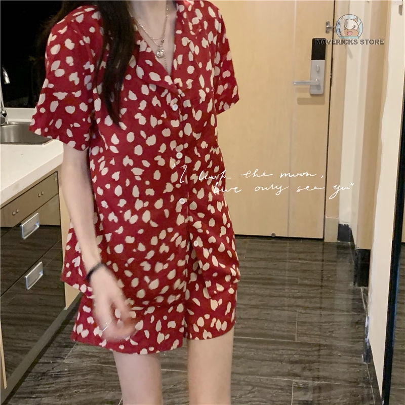 Bộ đồ ngủ tay ngắn in họa tiết lá thịnh hành cho nữ