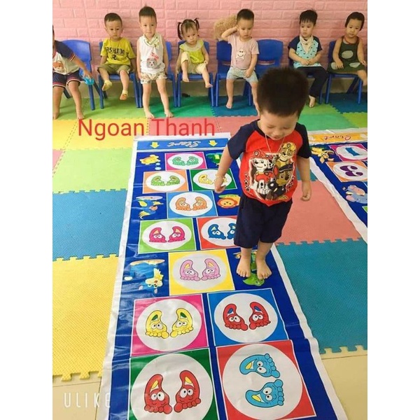 Thảm hình bàn chân cho trẻ vừa học vừa chơi