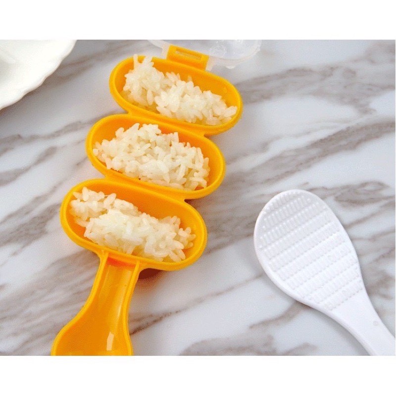 Bộ khuôn lắc cơm tạo hình cơm nắm cho bé ăn dặm kèm thìa