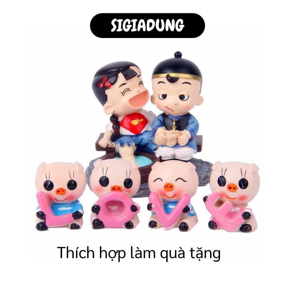 GIÁ SỈ Bộ 4 Tượng Heo cầm hình chữ LOVE siêu đáng yêu, dùng để trang trí xe ô tô, góc học tập, bàn làm việc 3728