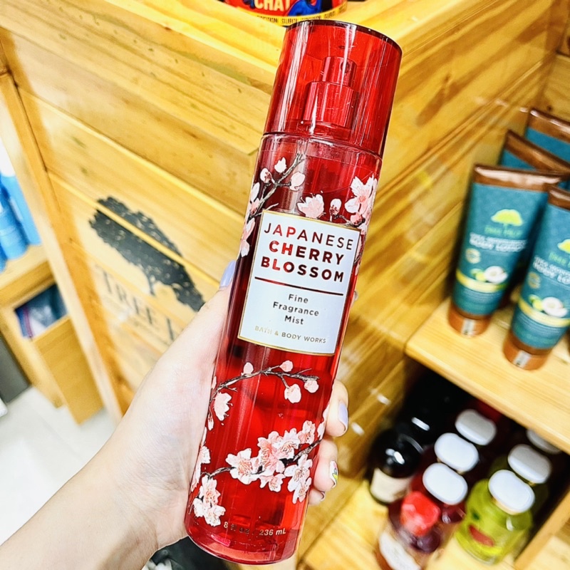 Xịt thơm toàn thân Bath &amp; Body Works - Japanese Cherry Blossom (236mL)