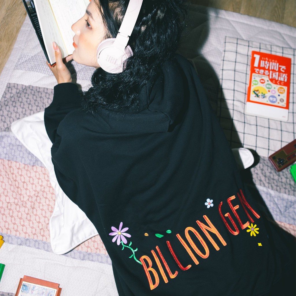 Áo Hoodie Nữ Black Floral Hoodie Billion Gen | BigBuy360 - bigbuy360.vn