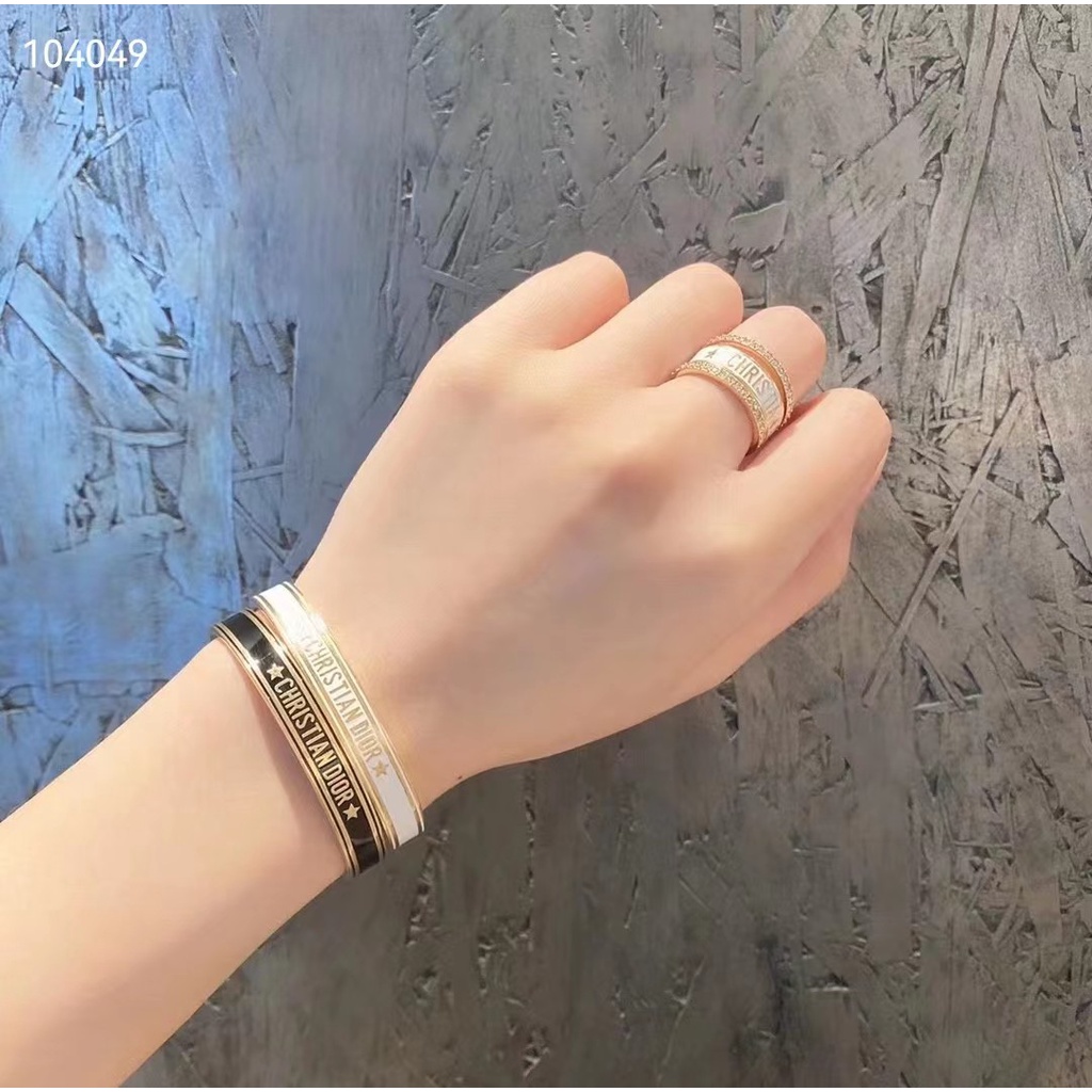 Vòng Tay Dior In Chữ Và Ngôi Sao Dễ Thương