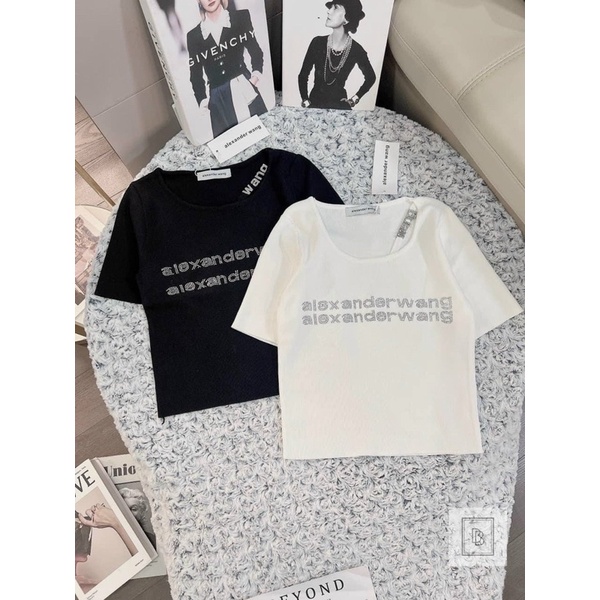 Áo Thun Croptop Tay Ngắn Đính Chữ Cườm Sang Chảnh Alexan