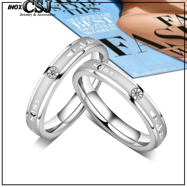 02 chiếc nhẫn cặp tình nhân inox cao cấp Kiss Love đính xoàn đẹp, không đen - tặng hộp đựng xinh xắn