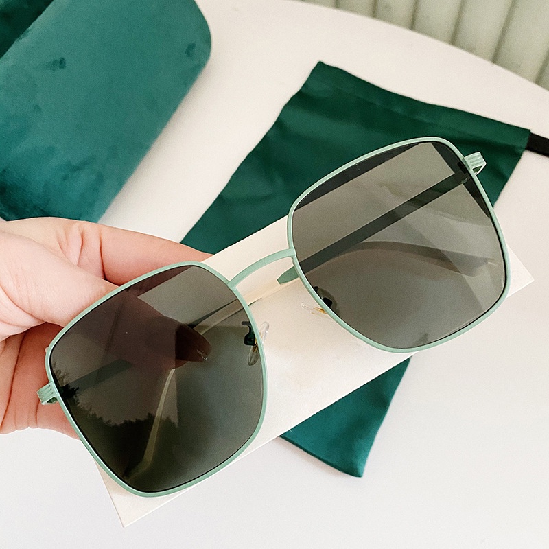 Kính Mát Vuông Đại Dương