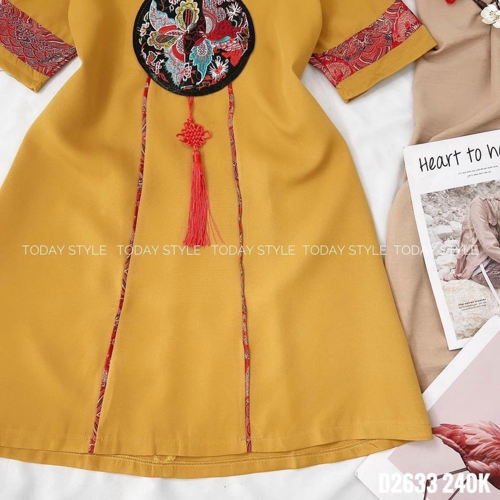 Đầm Cổ Tàu Nữ Dáng Ngắn Khoét Giọt Nước Đính Hình Tròn Trang Trí Chất Vải Dày Dặn Màu Vàng Tôn Dáng. | BigBuy360 - bigbuy360.vn