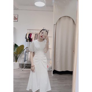 Đầm trắng cổ tròn rút dây đuôi cá