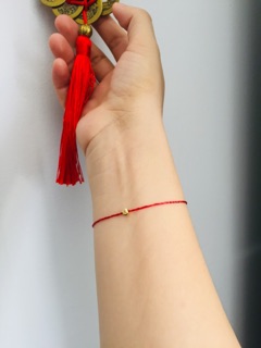 Vòng chỉ đỏ soi mảnh nhỏ xíu xinh xinh Mic charm