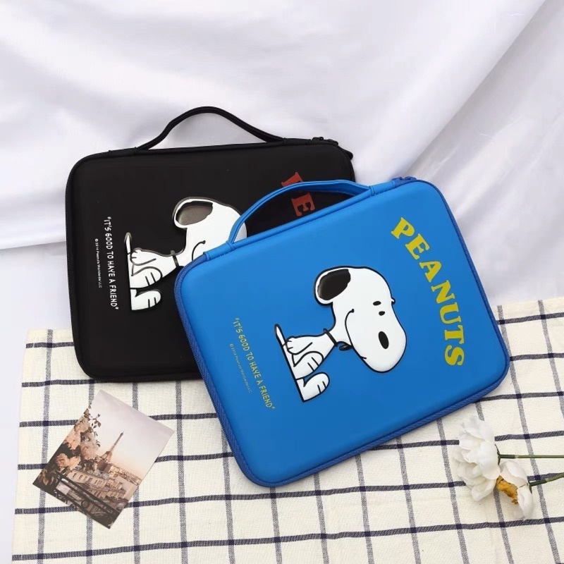 Túi Đựng Máy Tính Bảng Bằng Da PU Cứng Chống Rơi Hình Snoopy 11 Inch Cho IPad Pro