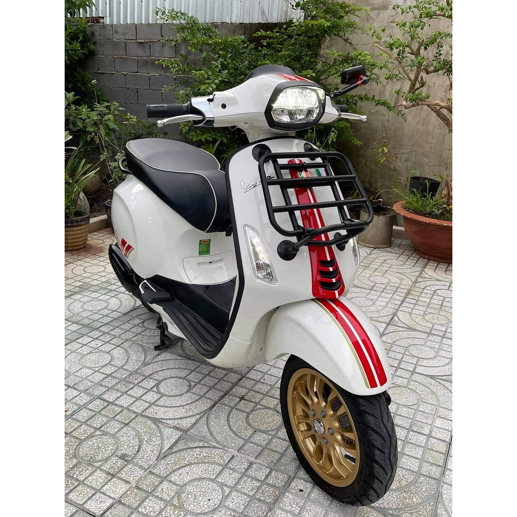 Baga trước Vespa Sprint, Primavera