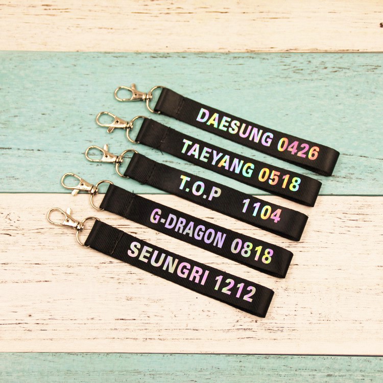 (Sỉ 20k) Nametag bigbang ngày sinh nametag hologram strap bigbang móc khóa balo móc treo điện thoại