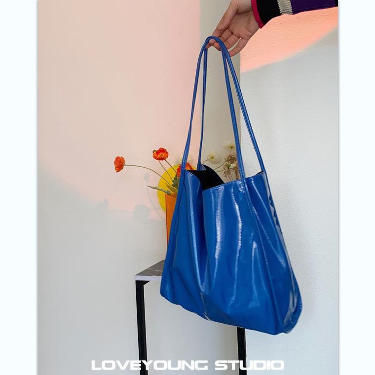Túi tote Đeo Vai Bằng Da Bóng Màu Xanh Dương Sức Chứa Lớn Đa Năng
