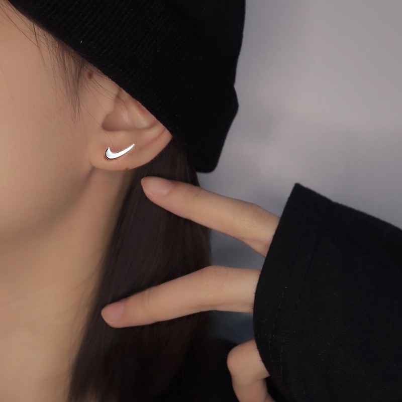 Bông tai bạc nữ hình mặt trăng khuyết DaLiA Jewelry khuyên tai trơn cá tính bạc chuẩn 925