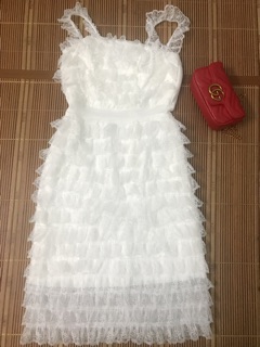 Váy ren tầng trắng