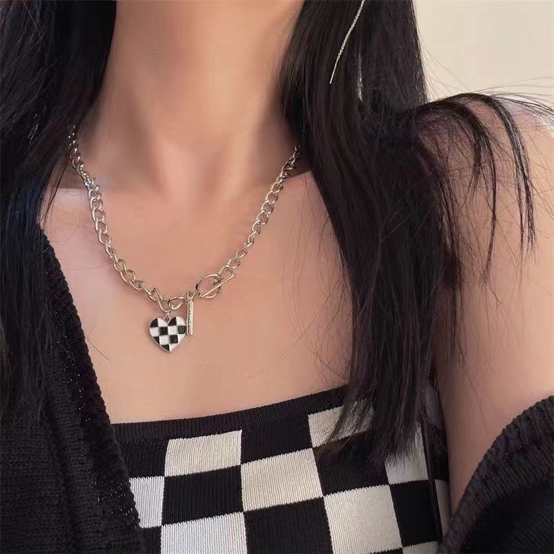 iF YOU Vòng cổ   mặt trái tim caro trắng đen phong cách cổ điển