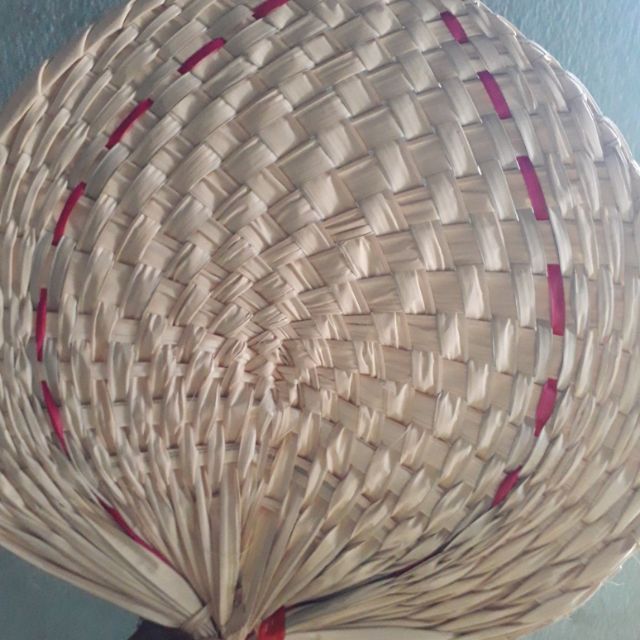 Quạt nan đan thủ công