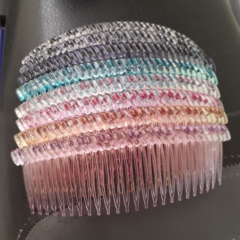 Lược cài xoắn màu trong nhựa cứng  (được chọn màu)