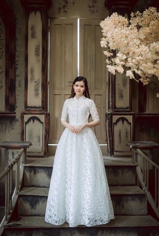 Đầm cưới kín đáo nhẹ nhàng
