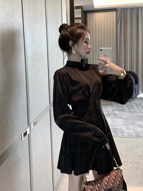 Váy sơ mi kẻ cổ tàu