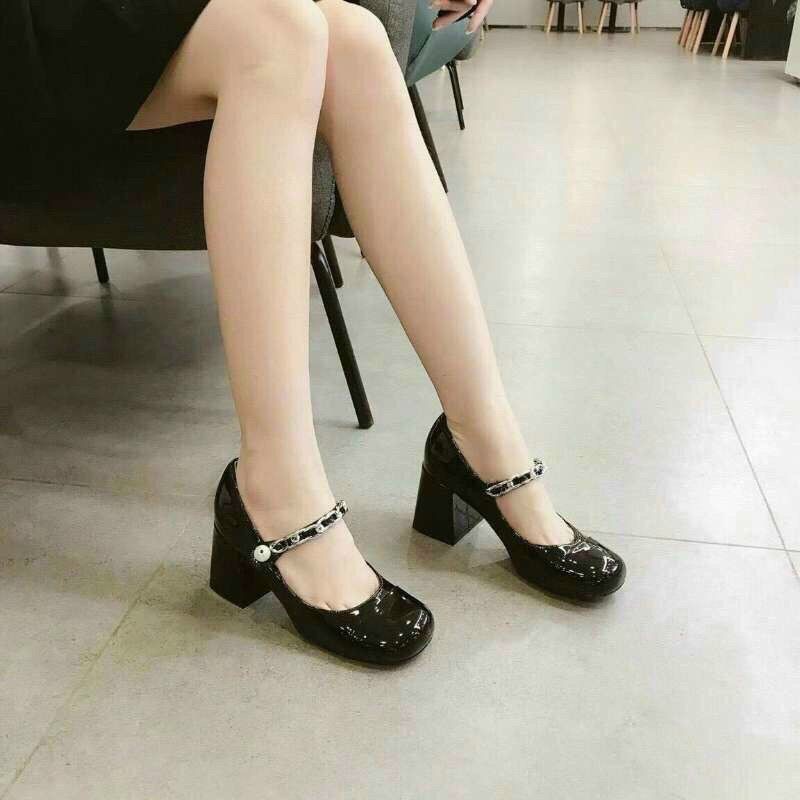 giày cao gót mũi đen quai xích hàng hộp cn