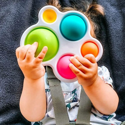 Đồ chơi phát triển trí não cho em bé 6 tháng trở lên