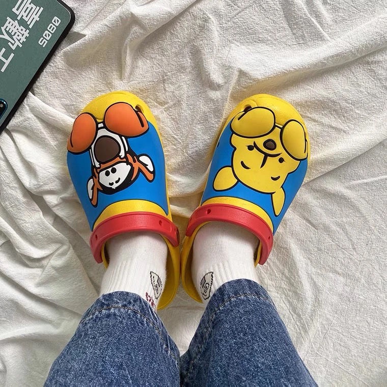 Dép Sandal Chống Trượt Thiết Kế Đục Lỗ Hoạ Tiết Hoạt Hình Xinh Xắn Dành Cho Nữ