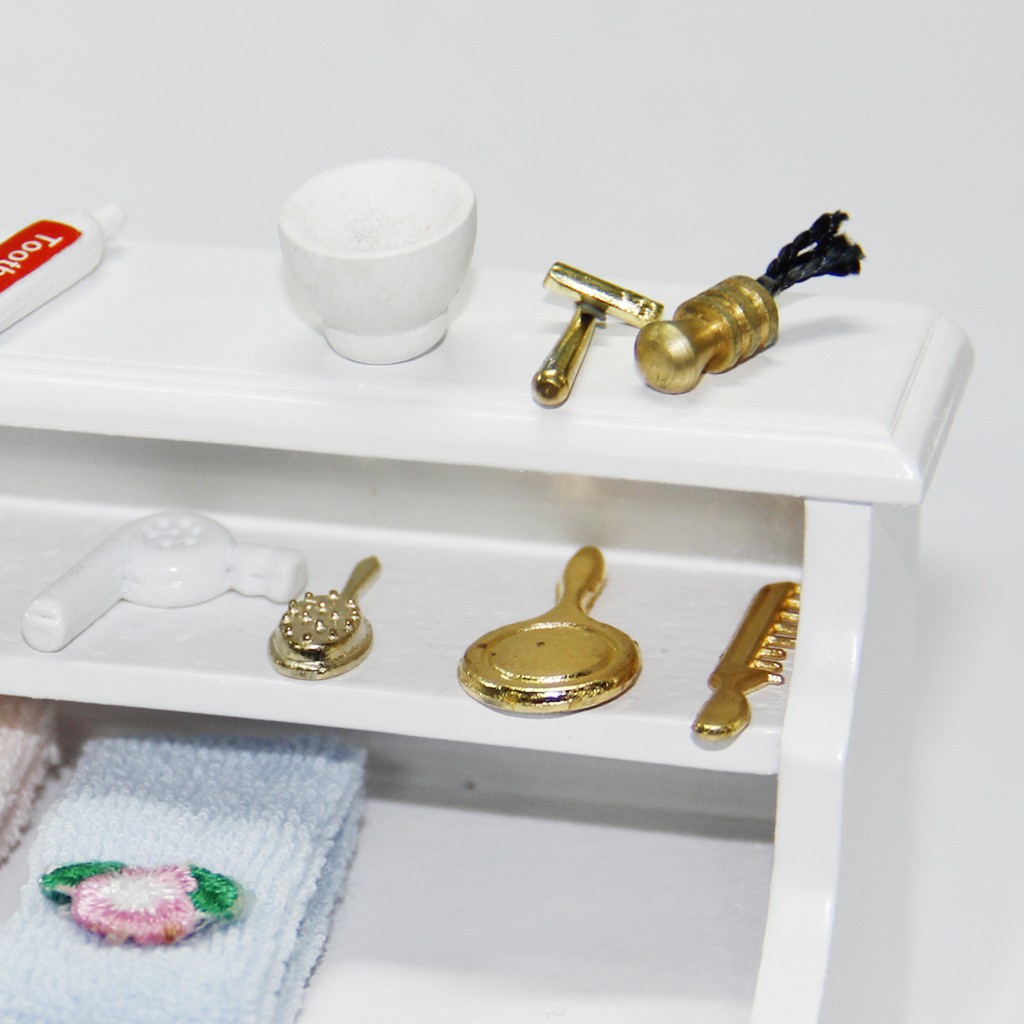 Set 4 Lược + Máy Sấy Tóc + Gương Tỉ Lệ 1 / 12 Trang Trí Nhà Búp Bê