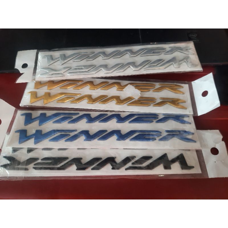 Tem chữ nổi Winner (1 cặp)