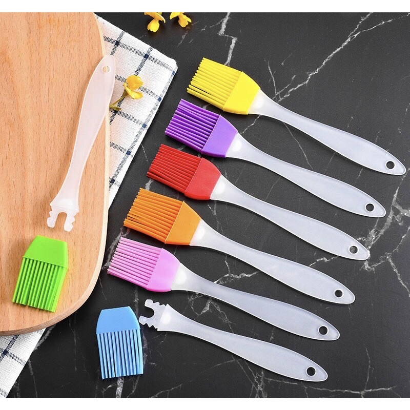 Chổi,cọ quết dầu lên khuôn hấp, đồ ăn